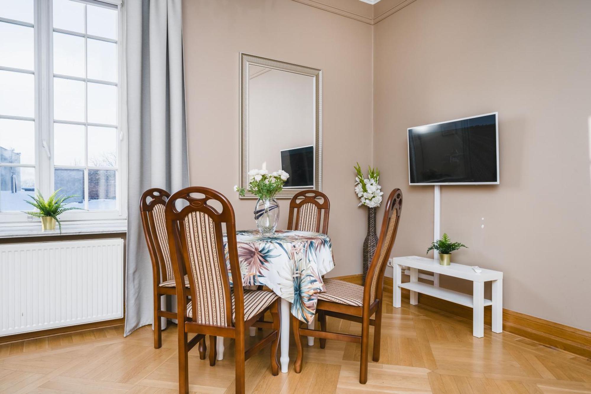 Apartamenty W Palacu Pod Baranami Krakkó Kültér fotó