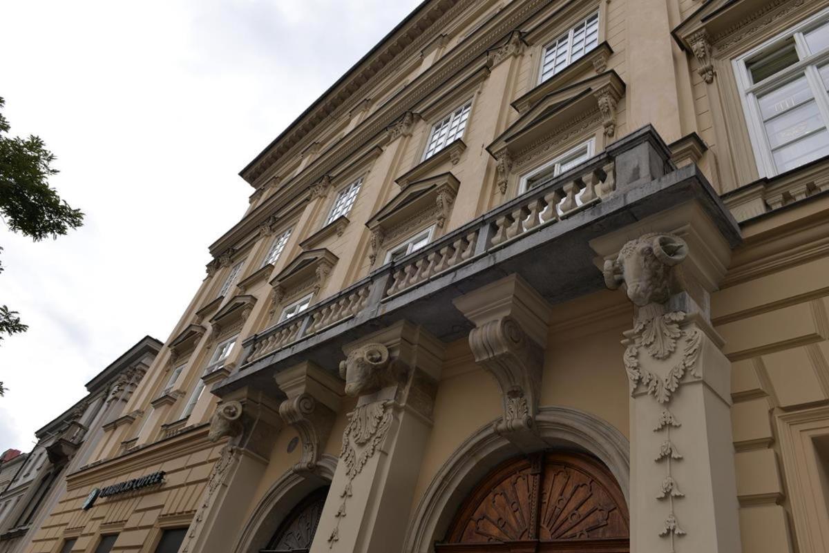 Apartamenty W Palacu Pod Baranami Krakkó Kültér fotó