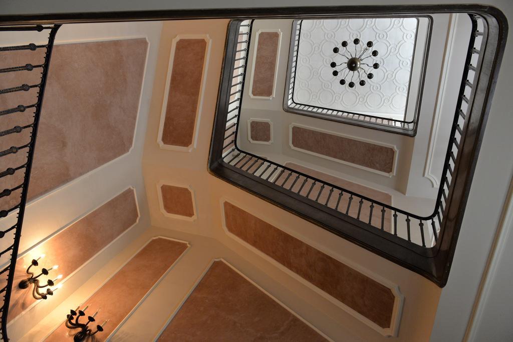Apartamenty W Palacu Pod Baranami Krakkó Kültér fotó