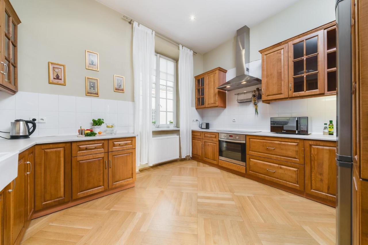 Apartamenty W Palacu Pod Baranami Krakkó Kültér fotó