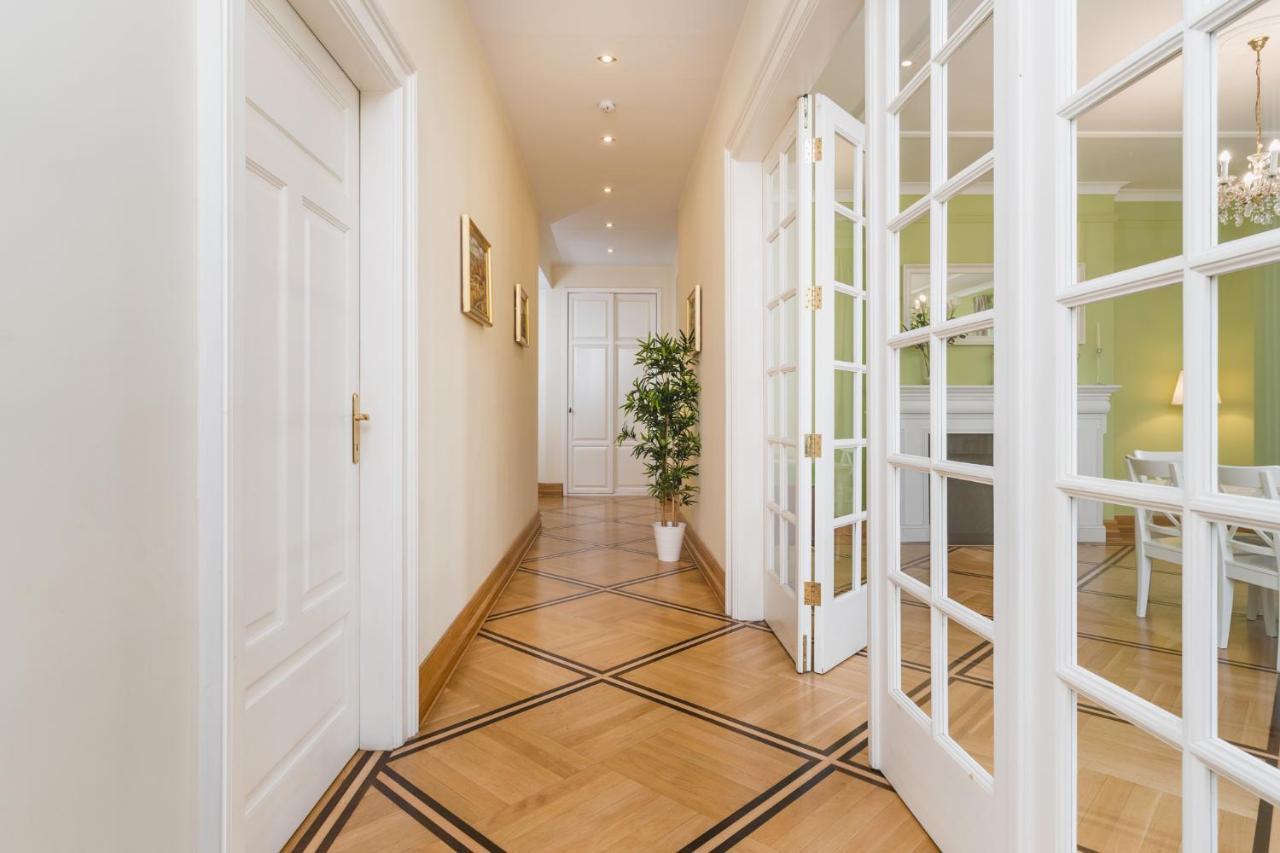 Apartamenty W Palacu Pod Baranami Krakkó Kültér fotó