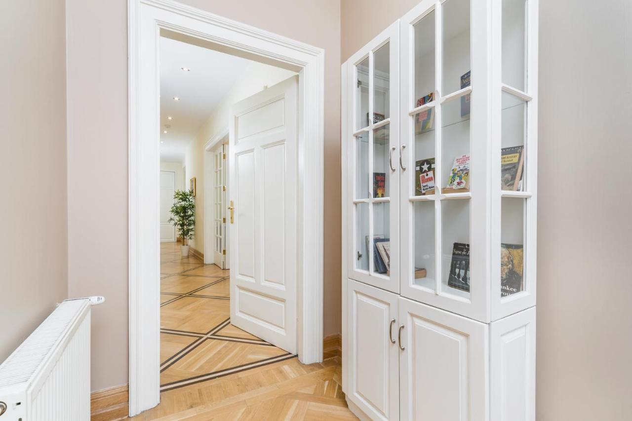 Apartamenty W Palacu Pod Baranami Krakkó Kültér fotó