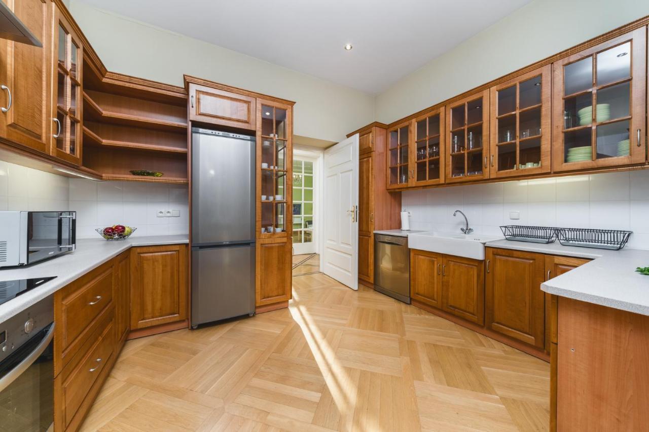 Apartamenty W Palacu Pod Baranami Krakkó Kültér fotó