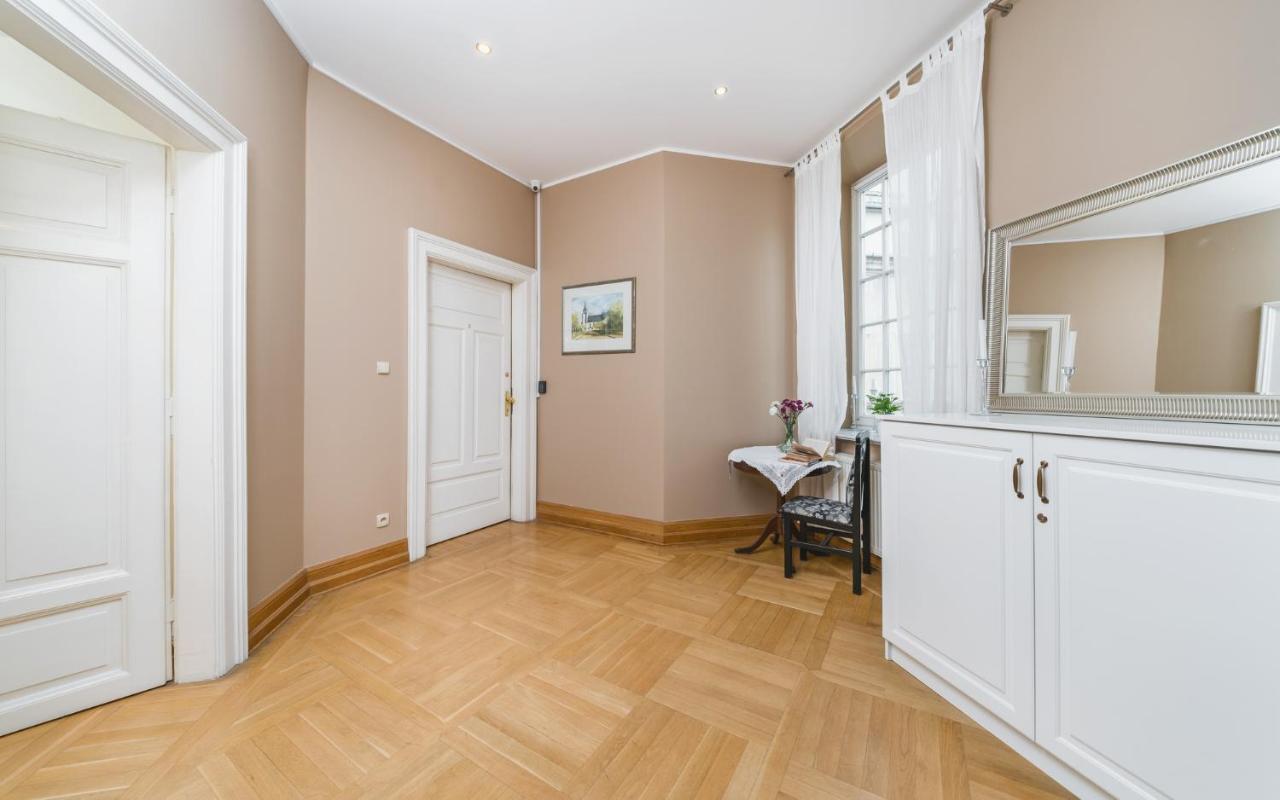 Apartamenty W Palacu Pod Baranami Krakkó Kültér fotó